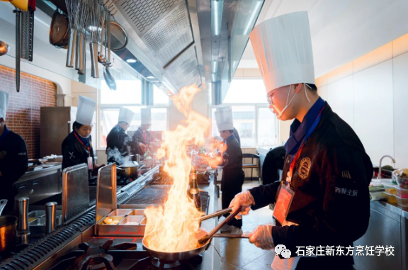 打工好還是學(xué)西餐廚師好，學(xué)西餐好找工作嗎