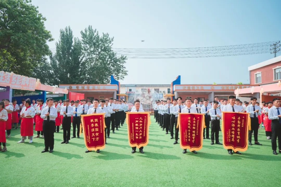 渝鄉(xiāng)辣婆婆班畢業(yè)典禮：用青春作答，與時(shí)代同行！