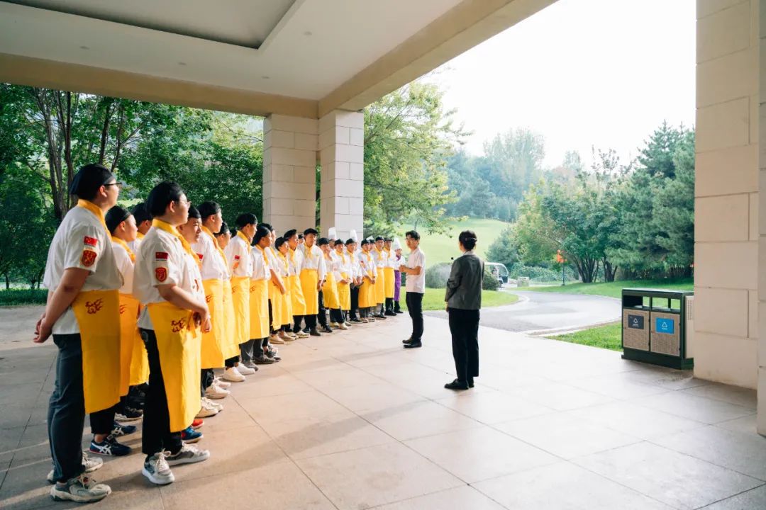 實地企業(yè)參觀，助力學生未來！河北新東方學子應邀走進『翠屏山迎賓館』觀摩學習！